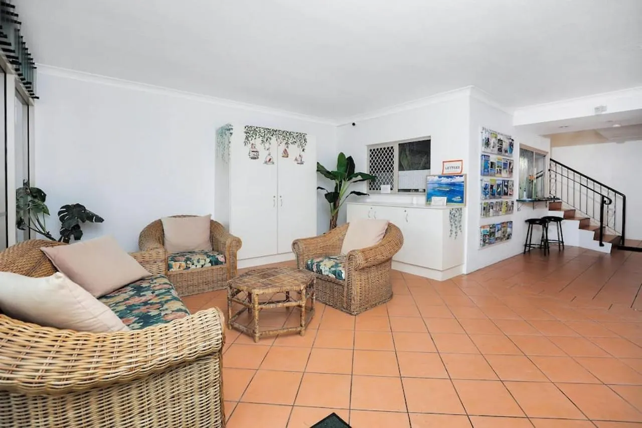 Mediterranean Style Apartment Close To The City 16 Cairns