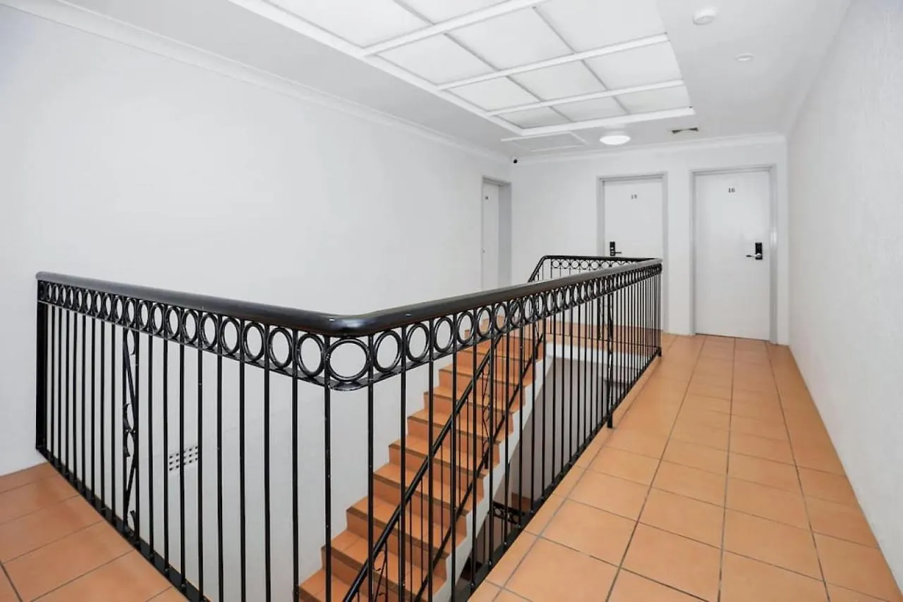 Mediterranean Style Apartment Close To The City 16 Cairns Australia