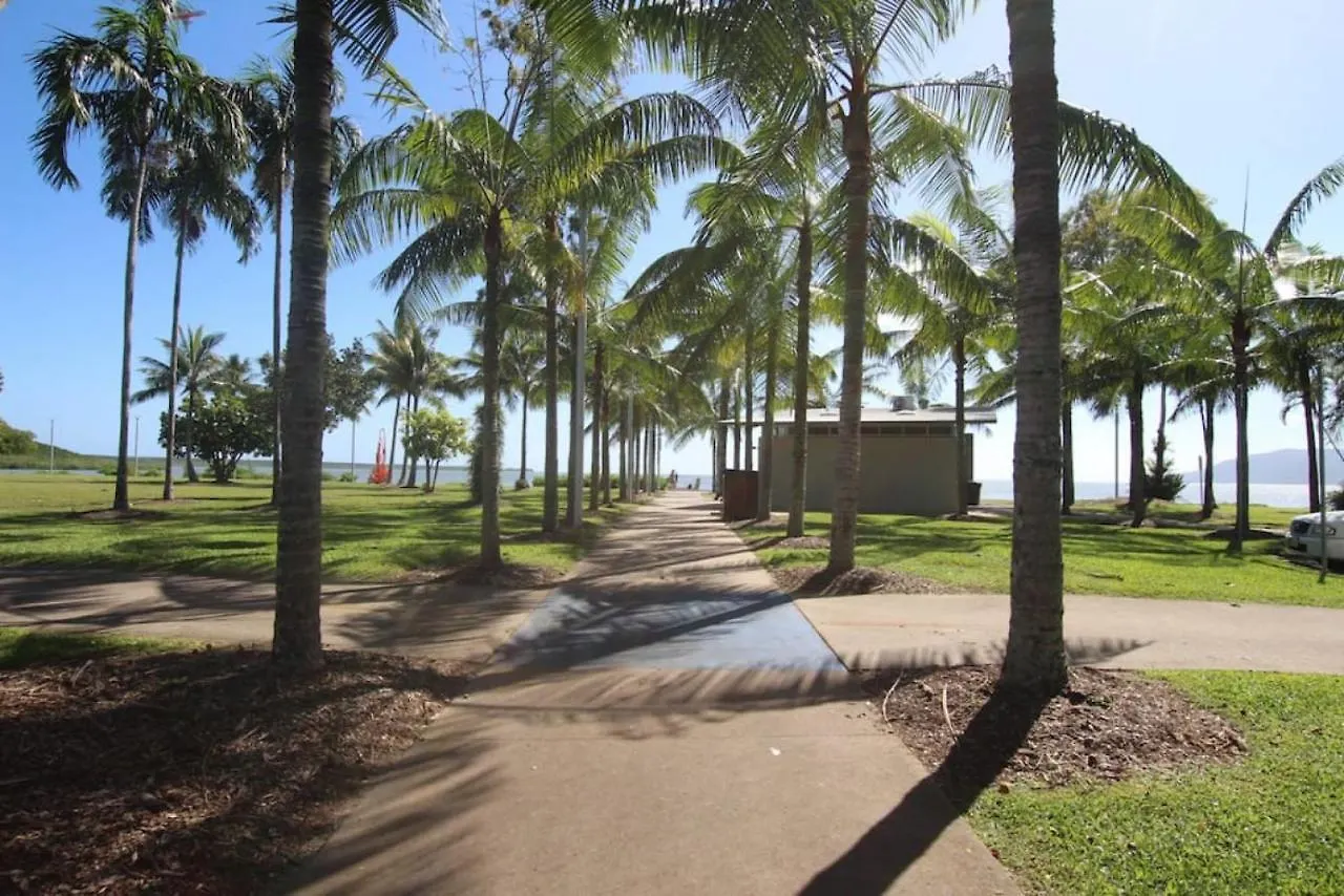 Mediterranean Style Apartment Close To The City 16 Cairns 0*,  Australia