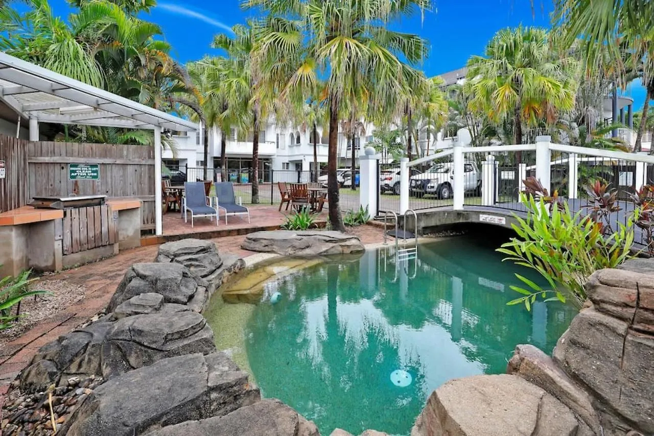 Mediterranean Style Apartment Close To The City 16 Cairns