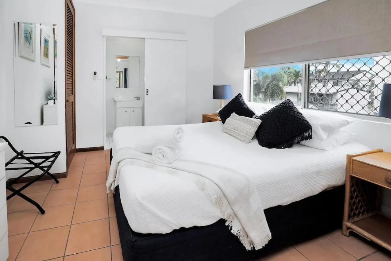 Mediterranean Style Apartment Close To The City 16 Cairns