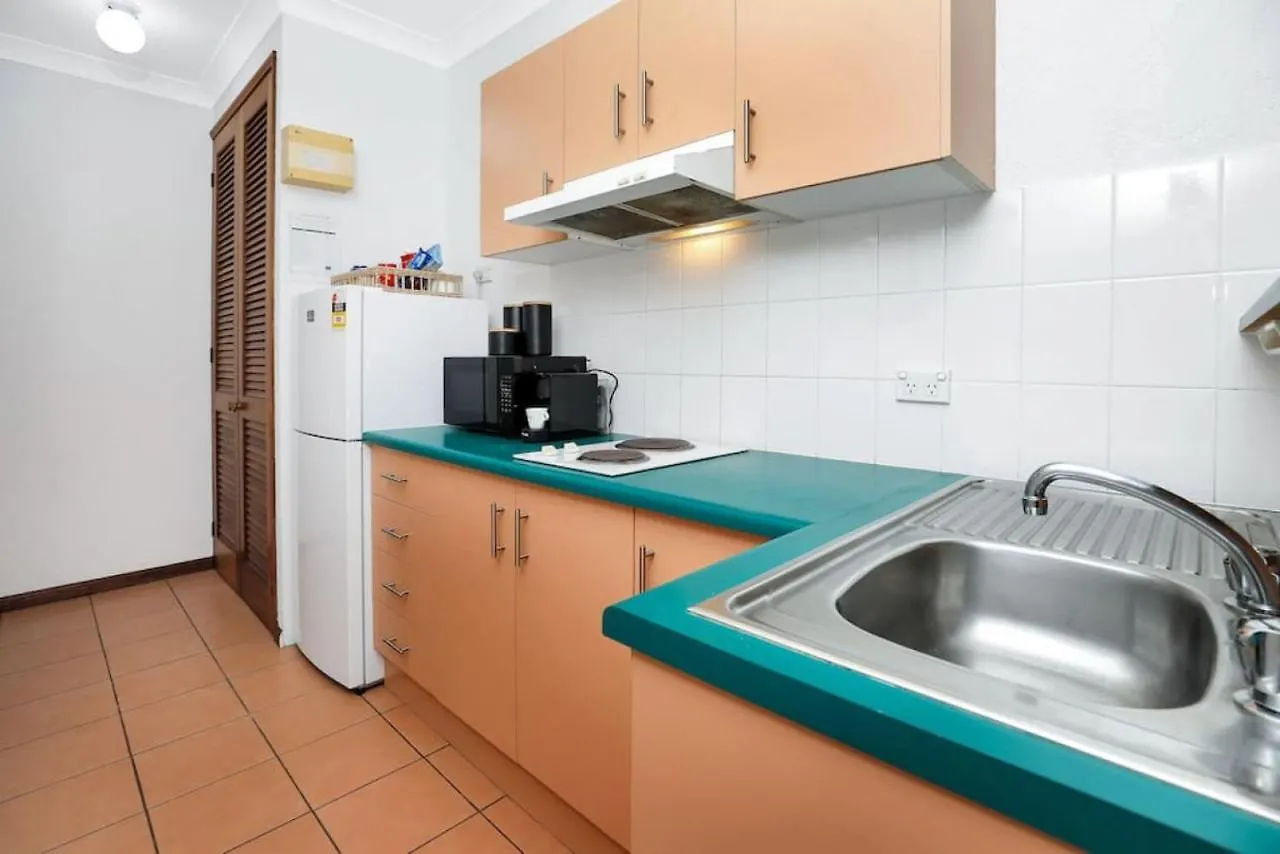 Mediterranean Style Apartment Close To The City 16 Cairns