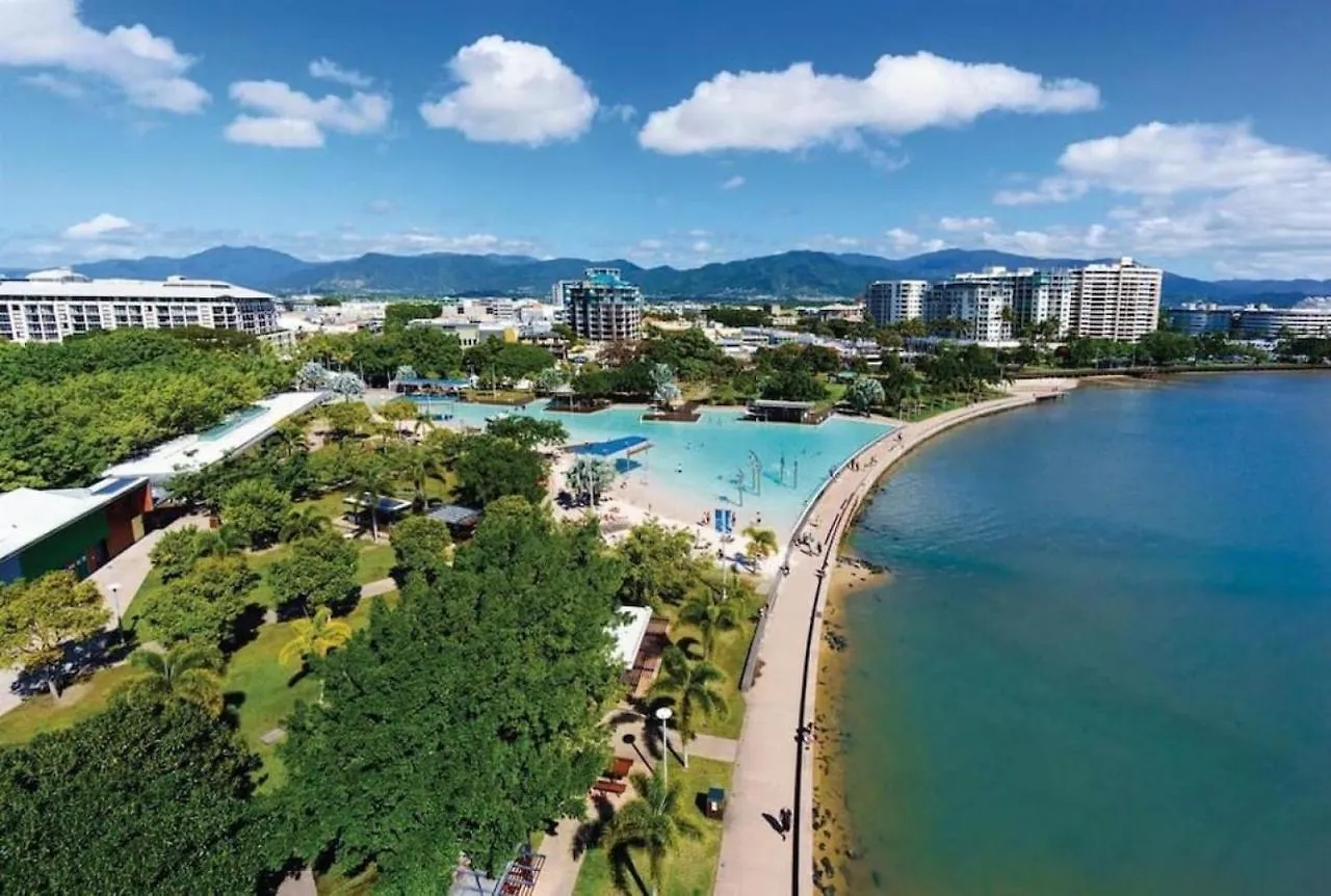 Mediterranean Style Apartment Close To The City 16 Cairns Australia
