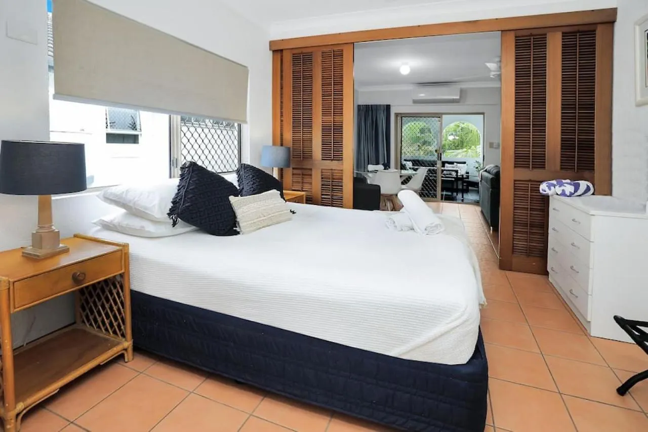 Mediterranean Style Apartment Close To The City 16 Cairns